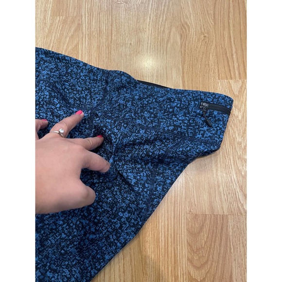 Lululemon Peace Revival Crop - Picture 4 of 7